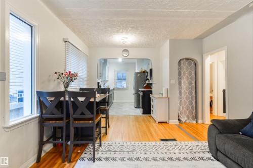 11208 66 Street, Edmonton, AB - Indoor