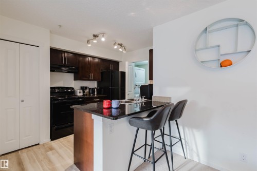 313 5816 Mullen Place, Edmonton, AB - Indoor Photo Showing Kitchen