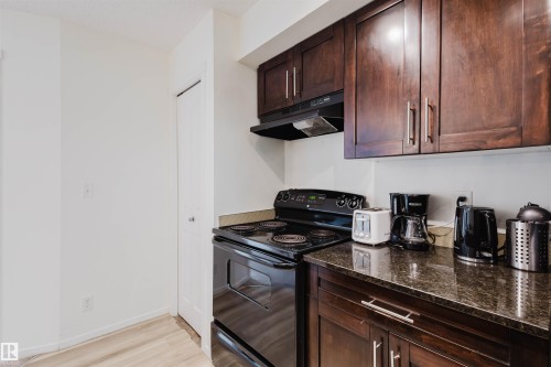 313 5816 Mullen Place, Edmonton, AB - Indoor Photo Showing Kitchen
