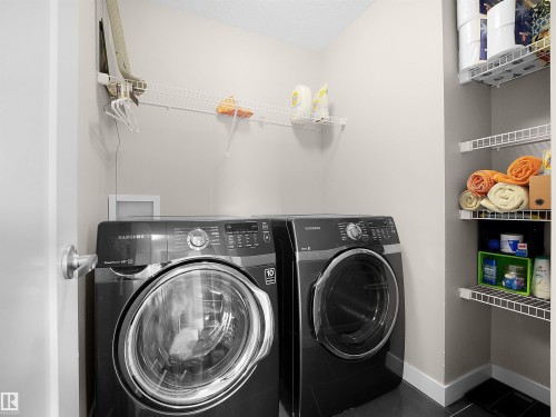 Laundry area featuring baseboards and washer and dryer - 1659 Hammond Crescent, Edmonton, AB - Indoor Photo Showing Laundry Room