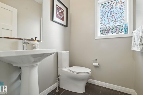 Edmonton, AB - Indoor Photo Showing Bathroom