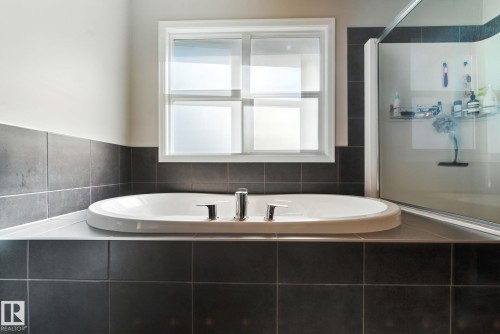 Edmonton, AB - Indoor Photo Showing Bathroom