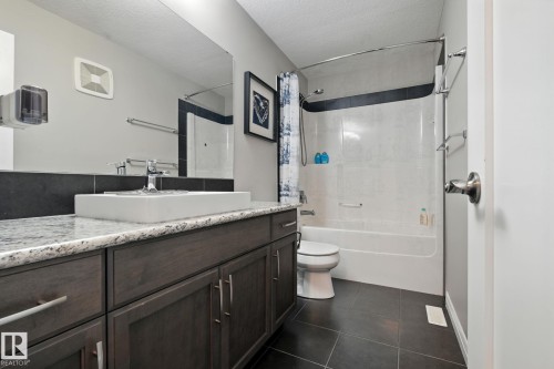 Edmonton, AB - Indoor Photo Showing Bathroom
