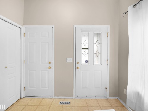 3576 Mclean Crescent, Edmonton, AB - Indoor Photo Showing Other Room