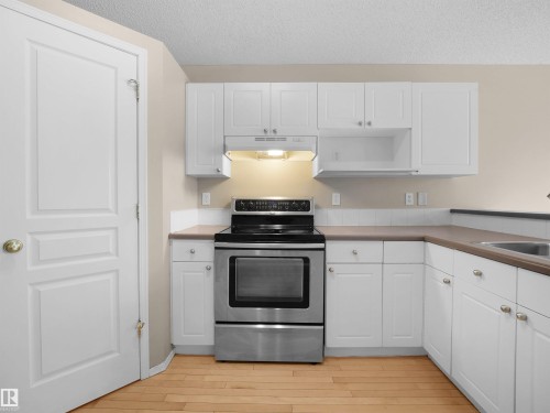 3576 Mclean Crescent, Edmonton, AB - Indoor Photo Showing Kitchen