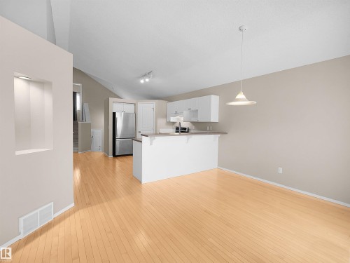 3576 Mclean Crescent, Edmonton, AB - Indoor Photo Showing Kitchen