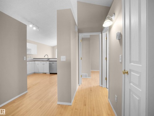 3576 Mclean Crescent, Edmonton, AB - Indoor Photo Showing Other Room
