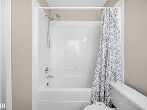 3576 Mclean Crescent, Edmonton, AB - Indoor Photo Showing Bathroom