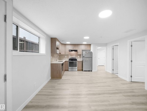 3576 Mclean Crescent, Edmonton, AB - Indoor Photo Showing Kitchen