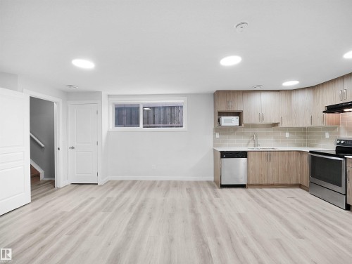 3576 Mclean Crescent, Edmonton, AB - Indoor Photo Showing Kitchen With Stainless Steel Kitchen