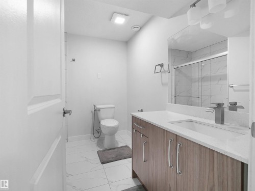 3576 Mclean Crescent, Edmonton, AB - Indoor Photo Showing Bathroom
