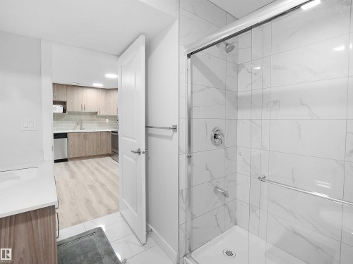 3576 Mclean Crescent, Edmonton, AB - Indoor Photo Showing Bathroom