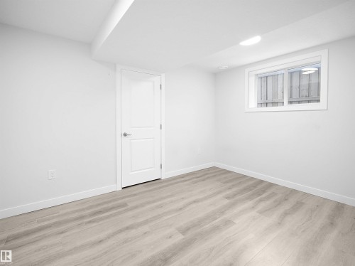 3576 Mclean Crescent, Edmonton, AB - Indoor Photo Showing Other Room