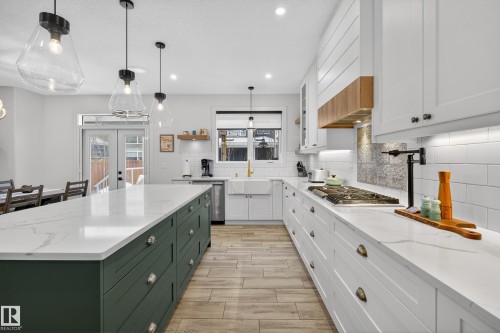 4470 Suzanna Crescent, Edmonton, AB - Indoor Photo Showing Kitchen With Upgraded Kitchen