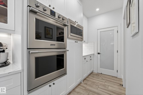 4470 Suzanna Crescent, Edmonton, AB - Indoor Photo Showing Kitchen