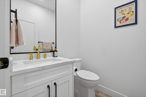 4470 Suzanna Crescent, Edmonton, AB - Indoor Photo Showing Bathroom