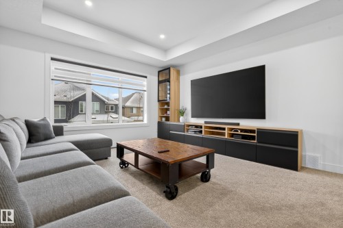 4470 Suzanna Crescent, Edmonton, AB - Indoor Photo Showing Living Room