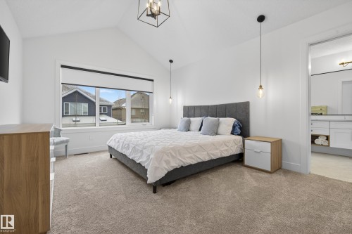 4470 Suzanna Crescent, Edmonton, AB - Indoor Photo Showing Bedroom