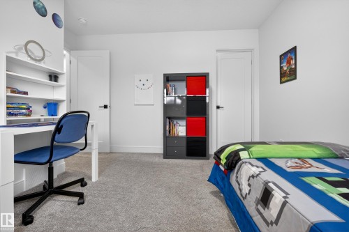 4470 Suzanna Crescent, Edmonton, AB - Indoor Photo Showing Bedroom