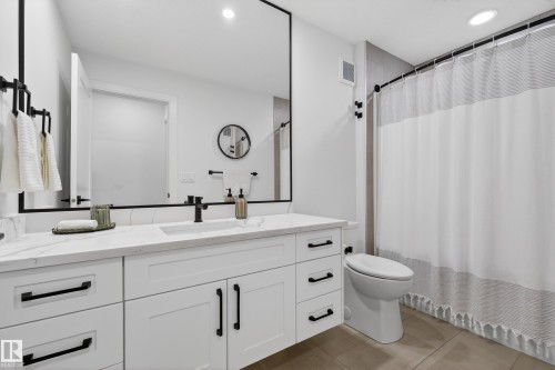 4470 Suzanna Crescent, Edmonton, AB - Indoor Photo Showing Bathroom