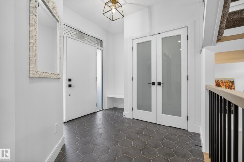 4470 Suzanna Crescent, Edmonton, AB - Indoor Photo Showing Other Room