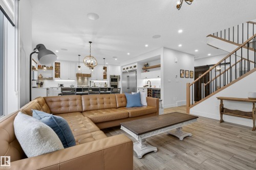 4470 Suzanna Crescent, Edmonton, AB - Indoor Photo Showing Living Room
