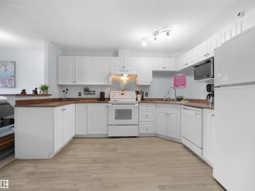 306 111 Edwards Drive, Edmonton, AB - Indoor Photo Showing Kitchen