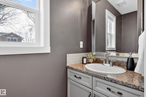 1904 Towne Centre Boulevard, Edmonton, AB - Indoor Photo Showing Bathroom