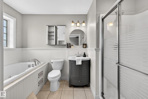 1904 Towne Centre Boulevard, Edmonton, AB - Indoor Photo Showing Bathroom