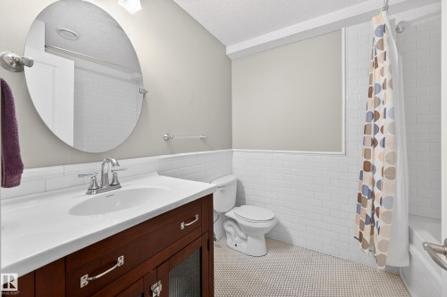 1904 Towne Centre Boulevard, Edmonton, AB - Indoor Photo Showing Bathroom