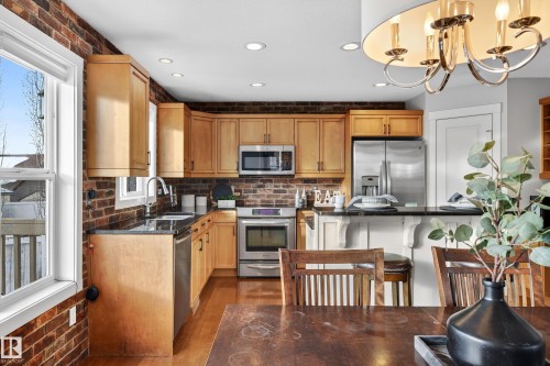 1904 Towne Centre Boulevard, Edmonton, AB - Indoor Photo Showing Kitchen