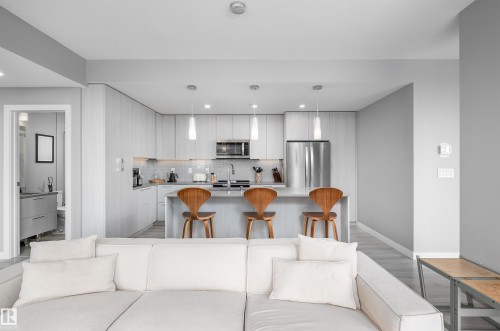 1700 10180 103 Street, Edmonton, AB - Indoor