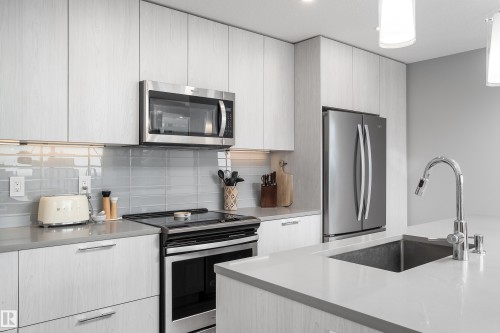 1700 10180 103 Street, Edmonton, AB - Indoor Photo Showing Kitchen With Upgraded Kitchen