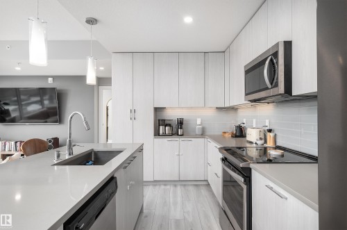1700 10180 103 Street, Edmonton, AB - Indoor Photo Showing Kitchen With Upgraded Kitchen