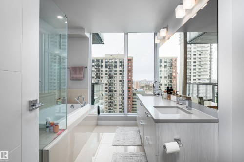 1700 10180 103 Street, Edmonton, AB - Indoor Photo Showing Bathroom