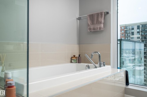 1700 10180 103 Street, Edmonton, AB - Indoor Photo Showing Bathroom