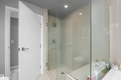 1700 10180 103 Street, Edmonton, AB - Indoor Photo Showing Bathroom