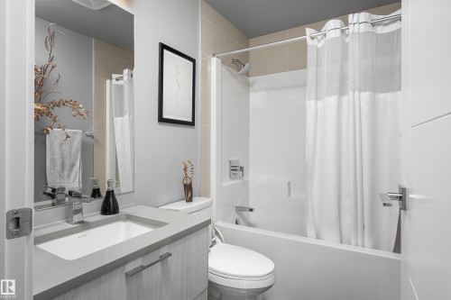 1700 10180 103 Street, Edmonton, AB - Indoor Photo Showing Bathroom