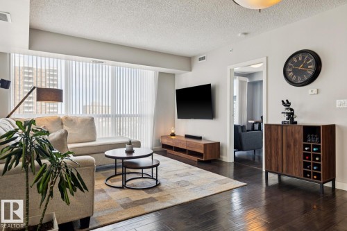 703 10046 117 Street, Edmonton, AB - Indoor Photo Showing Living Room