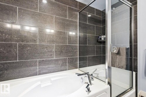 703 10046 117 Street, Edmonton, AB - Indoor Photo Showing Bathroom