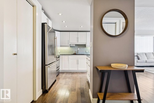 703 10046 117 Street, Edmonton, AB - Indoor Photo Showing Kitchen