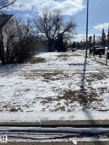 The property features a curb and an expansive lawn area - 8915 99 Street Nw, Edmonton, AB 
