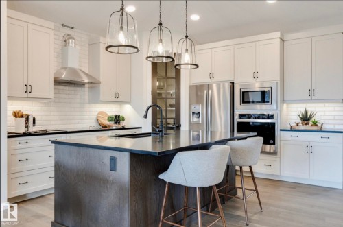 104 Redpoll Wynd, St. Albert, AB - Indoor Photo Showing Kitchen With Upgraded Kitchen
