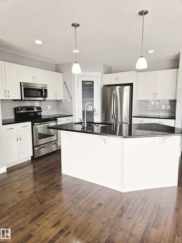 475 Reed Crescent, Leduc, AB - Indoor Photo Showing Kitchen With Stainless Steel Kitchen With Upgraded Kitchen