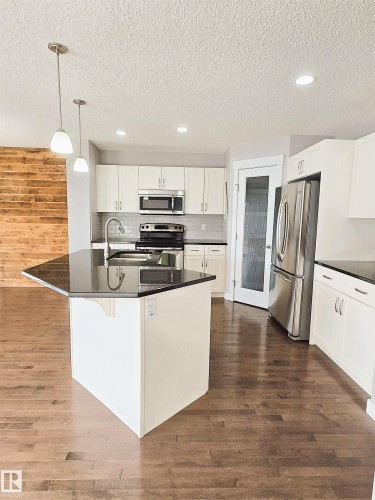 475 Reed Crescent, Leduc, AB - Indoor Photo Showing Kitchen