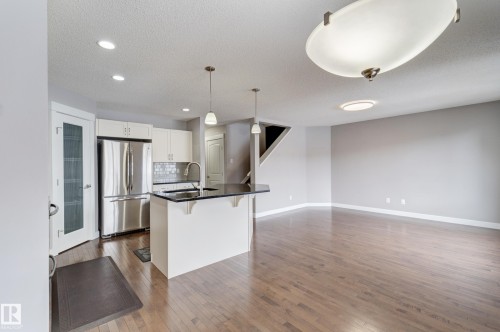 475 Reed Crescent, Leduc, AB - Indoor Photo Showing Kitchen With Stainless Steel Kitchen With Upgraded Kitchen