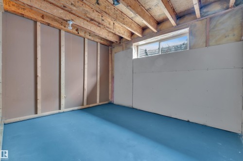 View of below grade area - 6741 162A Avenue, Edmonton, AB - Indoor Photo Showing Basement
