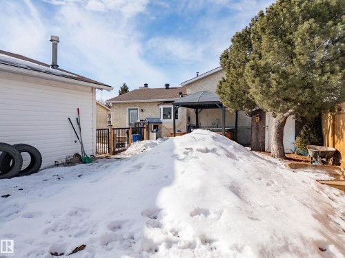 View of front facade with a gazebo - 9221 84 Street, Fort Saskatchewan, AB - Outdoor