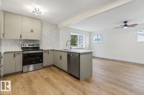 8316 68A Street, Edmonton, AB - Indoor Photo Showing Kitchen