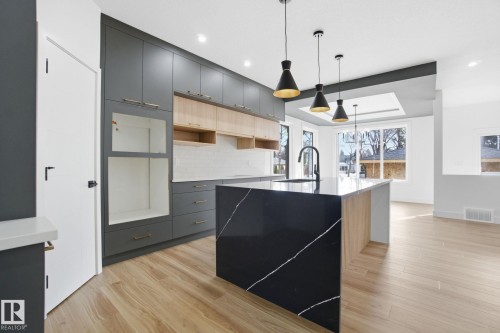 7603 92 Avenue, Edmonton, AB - Indoor Photo Showing Kitchen With Upgraded Kitchen